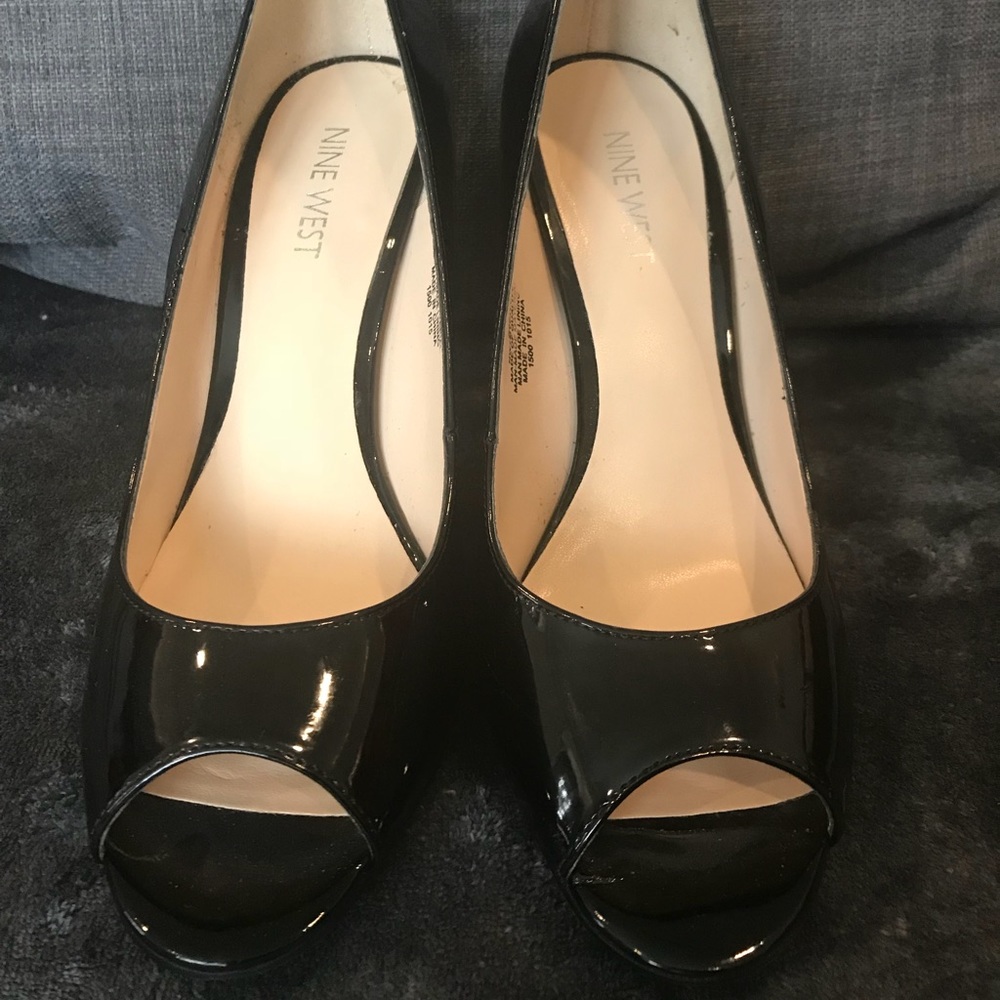 Nine West peep-toe shoe